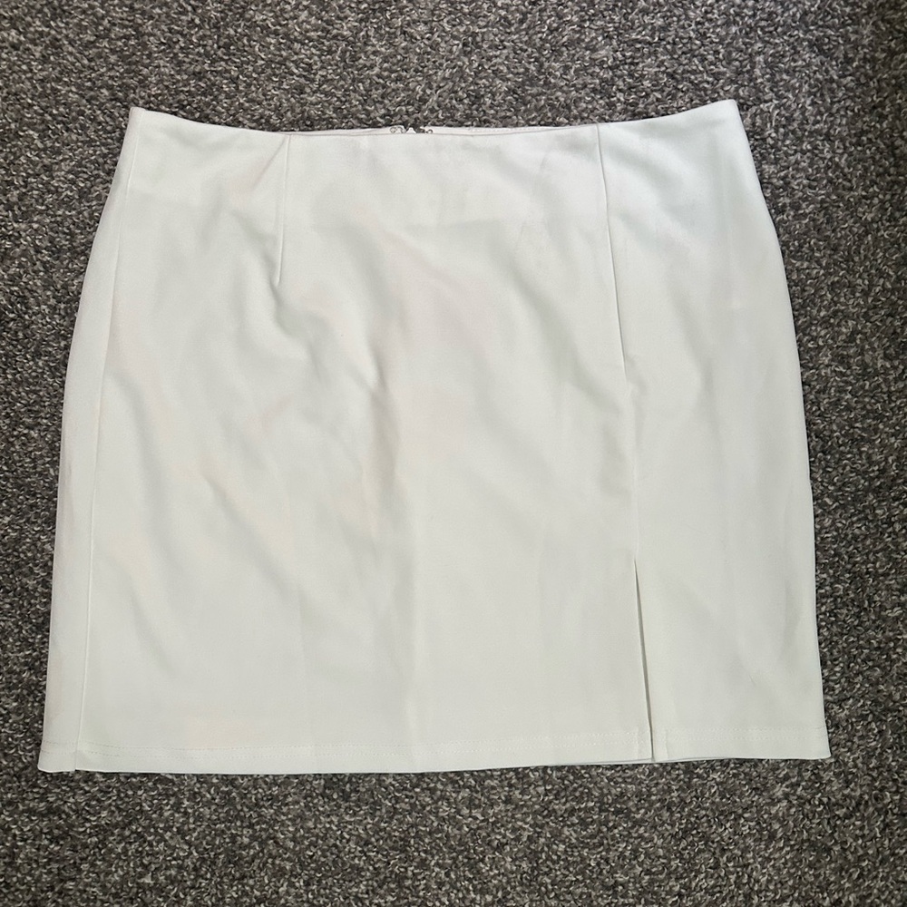 Wdirara White Skirt